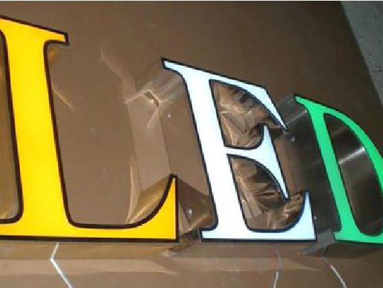 汝阳介绍LED招牌的基础知识。